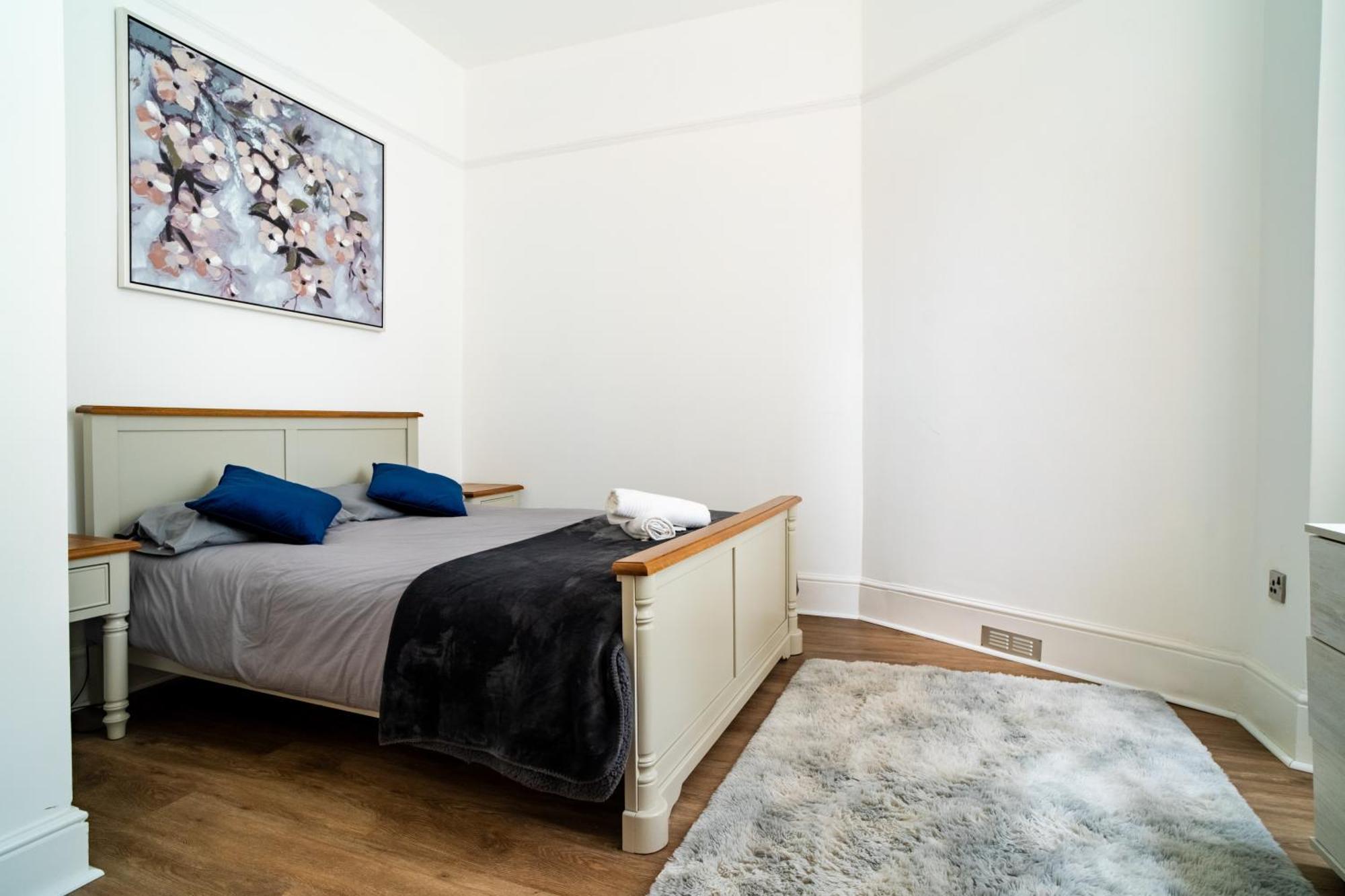 Hébergement de vacances - Beautiful 5 Bedroom Victorian House - Location *